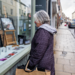 Fönstertittarsjuka/Benartärsjukdom: orsak, symtom & behandling